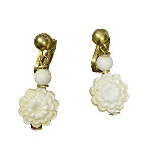 Vintage White Beaded Dangle Daisy Flower Dangle Clip-on Earrings MCM 1960's
